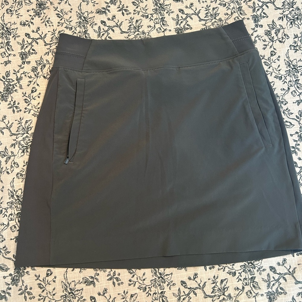 Athleta Charcoal Skirt with Functional Pockets